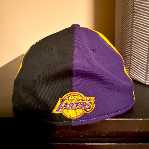 New era hat Lakers size 7 3/4 in like new condition - Picture 2 of 3